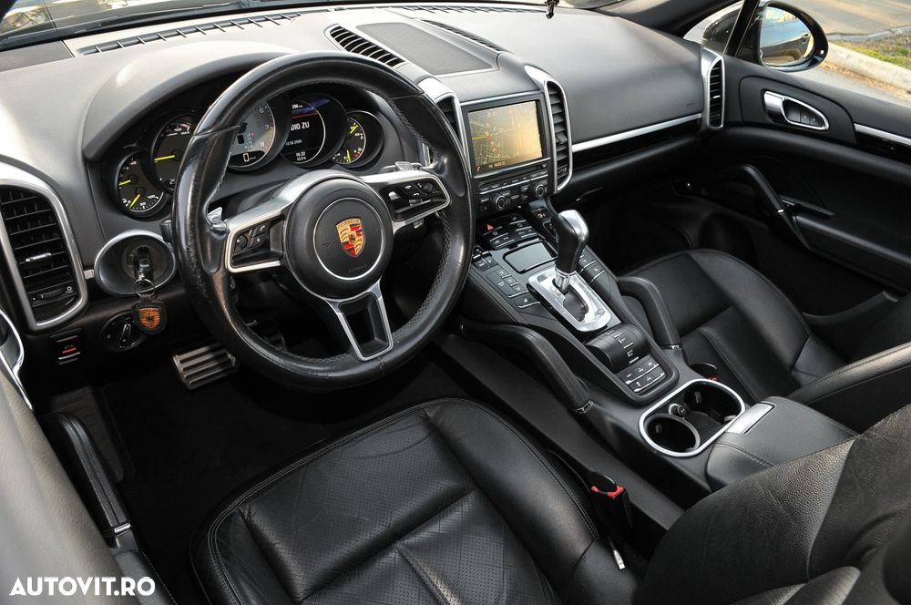 Porsche Cayenne Hybrid 3.0 L S E - 8