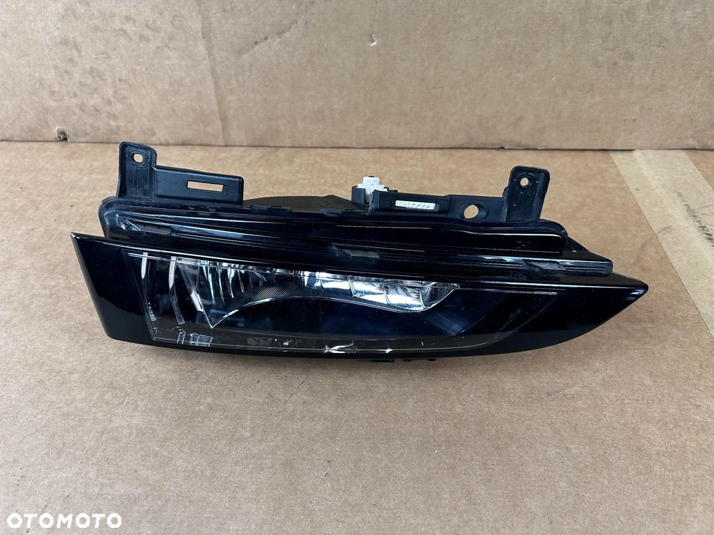 SKODA SCALA 657941699 HALOGEN PRZECIWMGIELNY LEWY PRZÓD PRZEDNI DARMOWA WYSYŁKA - 2