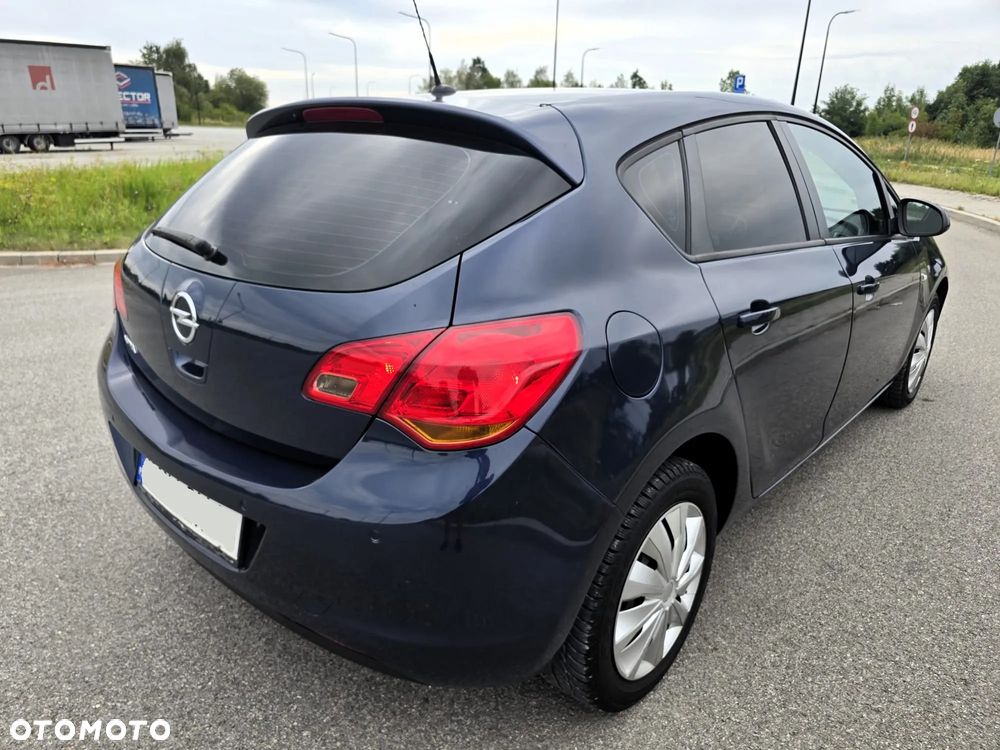 Opel Astra 1.6 Cosmo - 9