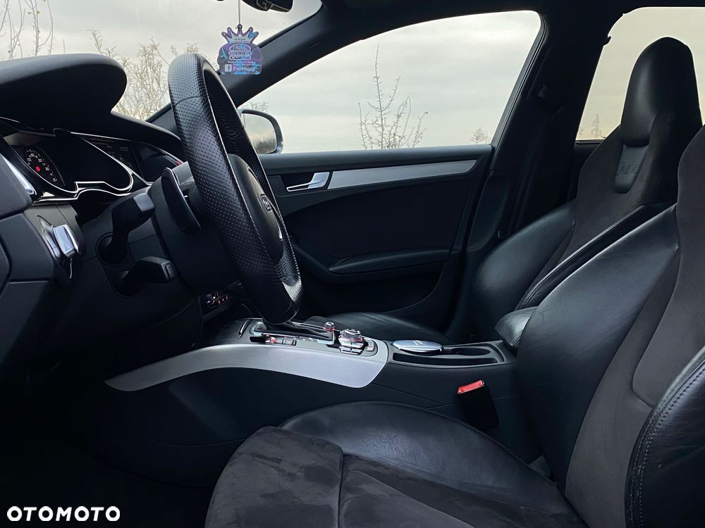 Audi RS4 Avant Standard - 13