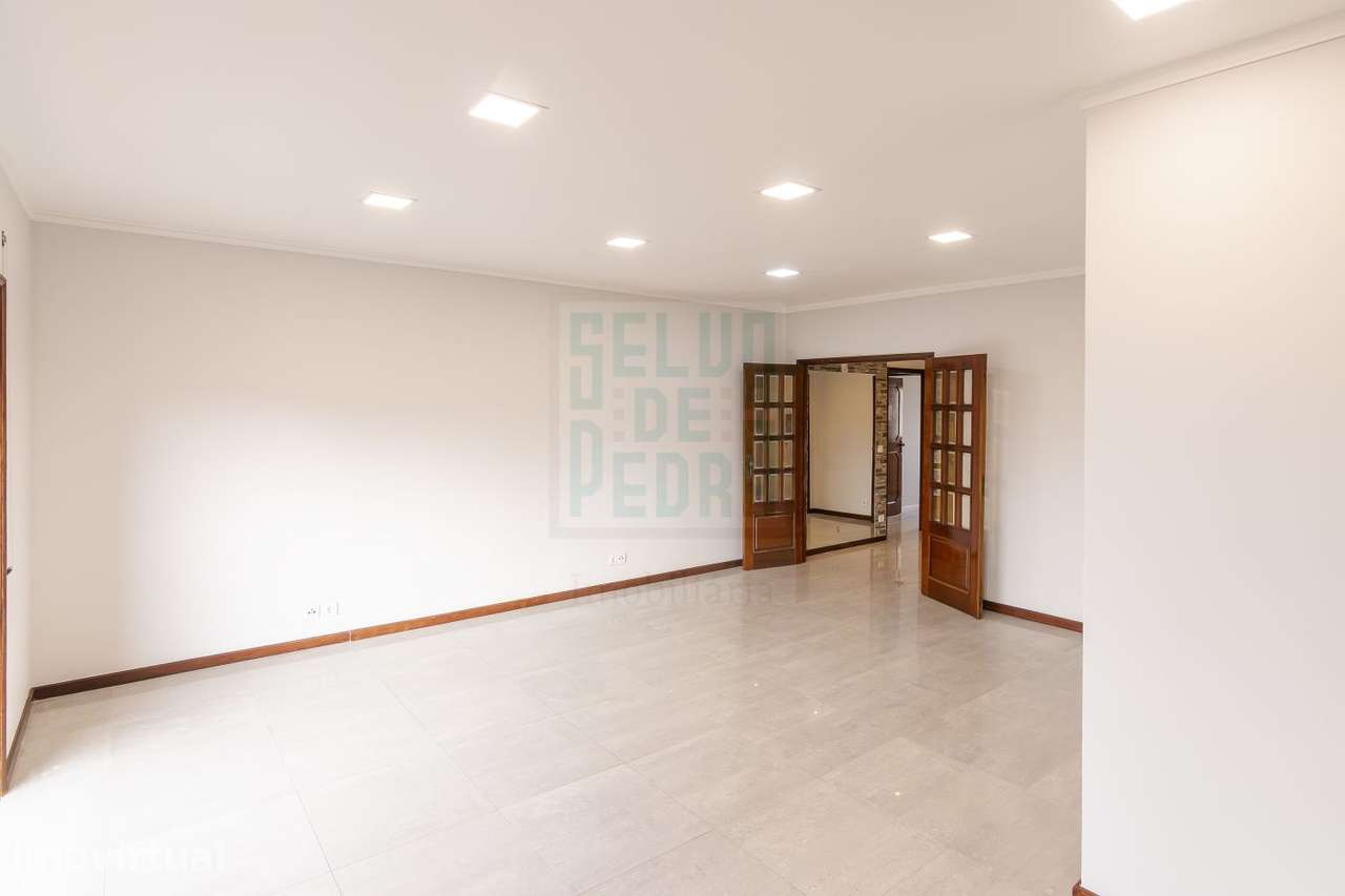 T3 com Suíte e Lugar de Garagem | Paços de Brandão - Grande imagem: 4/32