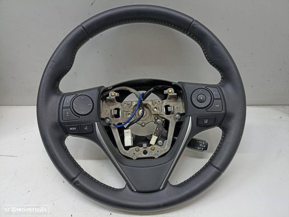 VOLANTE TOYOTA AURIS E18 - 1