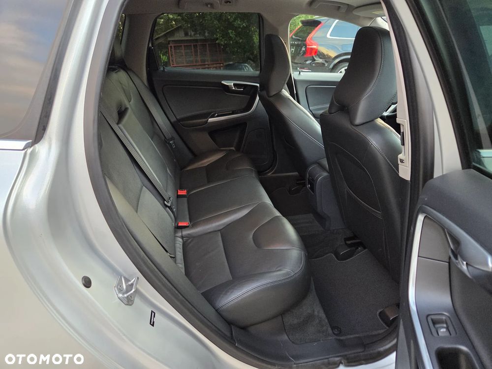 Volvo XC 60 T6 AWD Geartronic Summum - 6