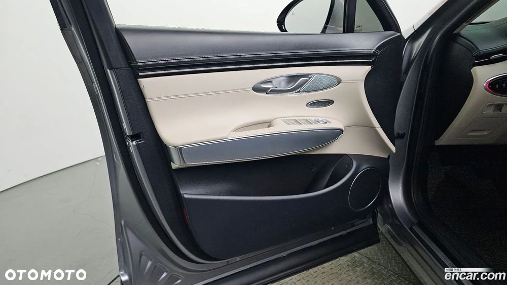 Genesis GV70 2.5T AWD AT8 Luxury Line - 25