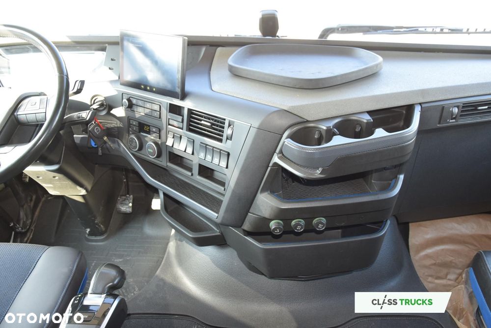 Volvo FH 460 Globetrotter XL Mega i-Save - 11