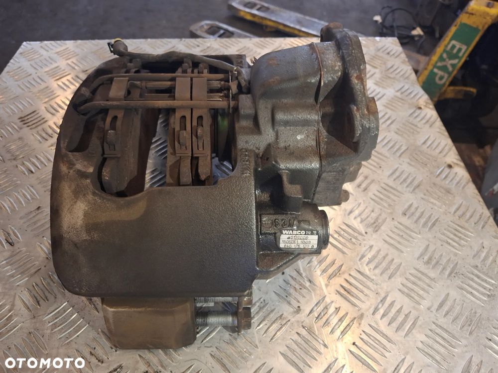 ZACISK HAMULCOWY LEWY 17,5 8 SZPILEK DAF LF 220 EURO 6 - 2