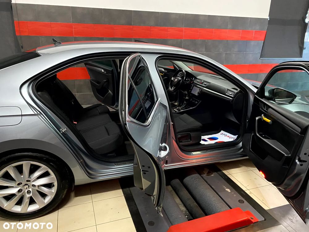 Skoda Superb 2.0 TDI Sportline DSG - 21