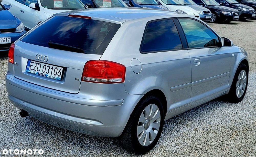 Audi A3 3-drzwiowe 1.6 FSI Attraction - 27