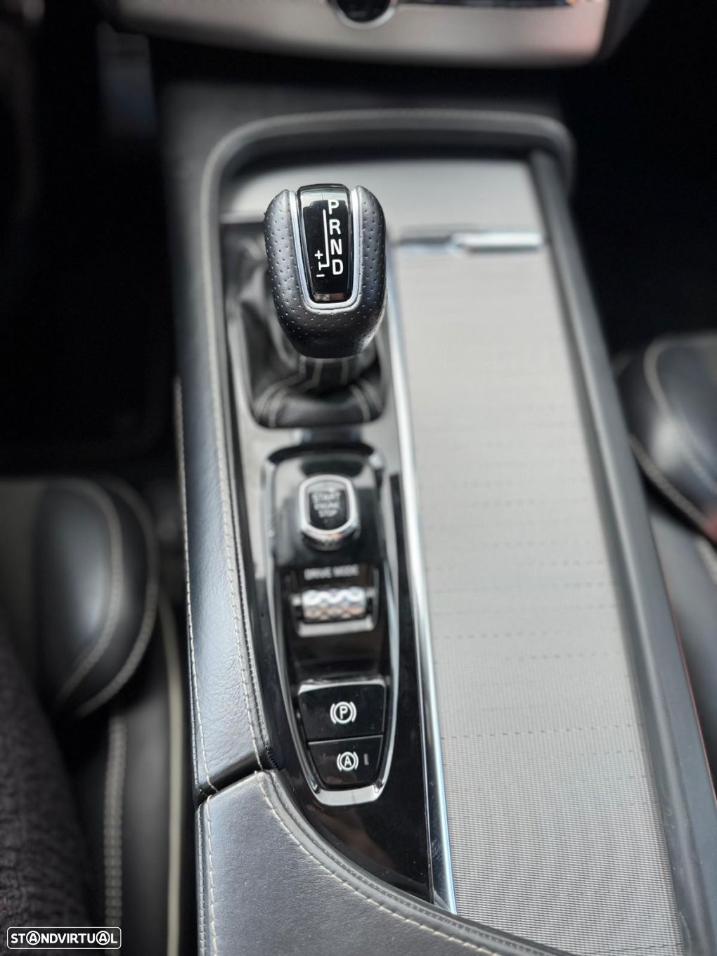 Volvo XC 90 2.0 D4 R-Design - 38