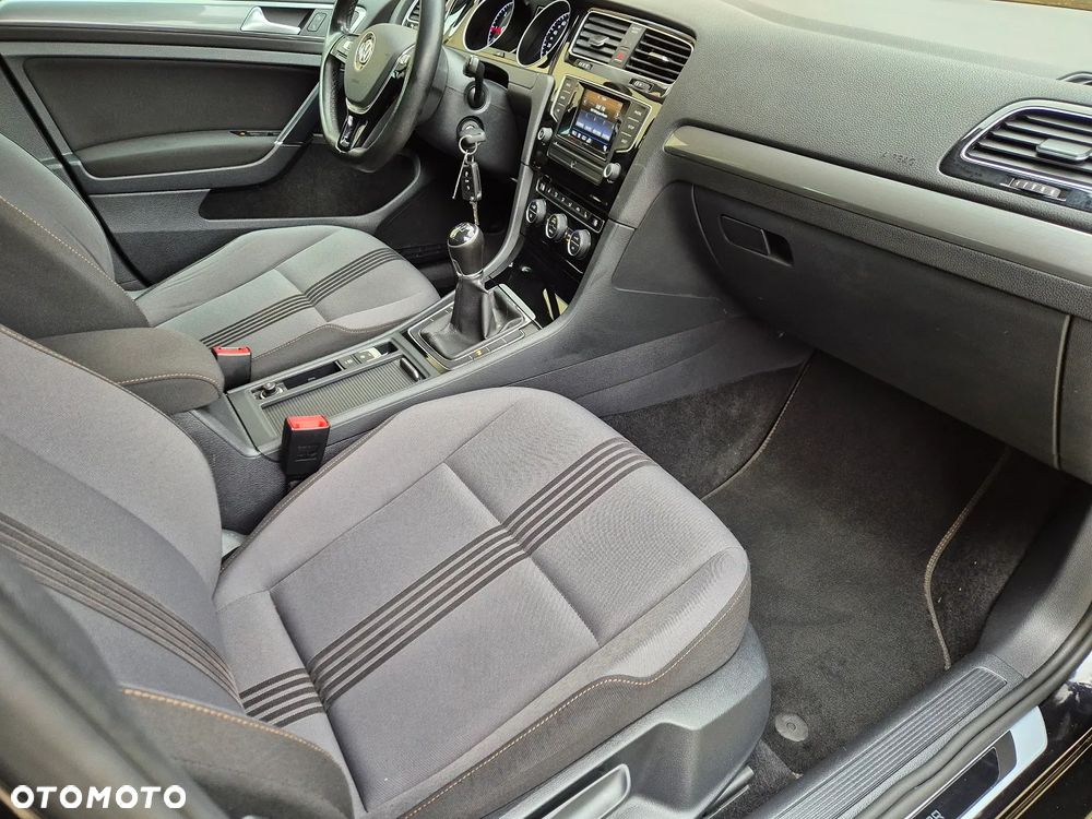 Volkswagen Golf 1.6 TDI BlueMotion Technology Allstar - 23