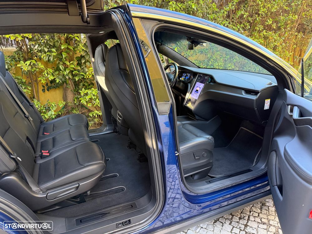 Tesla Model X - 30