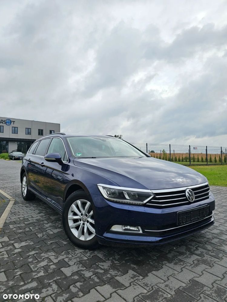 Volkswagen Passat - 1