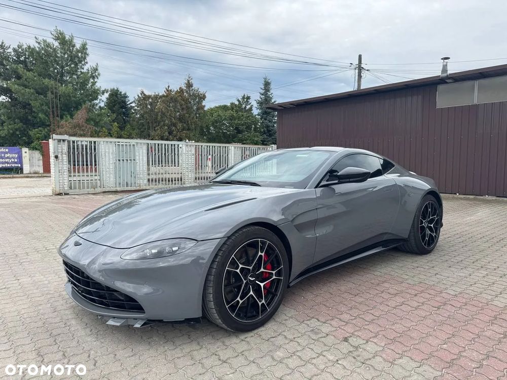 Aston Martin Vantage - 12