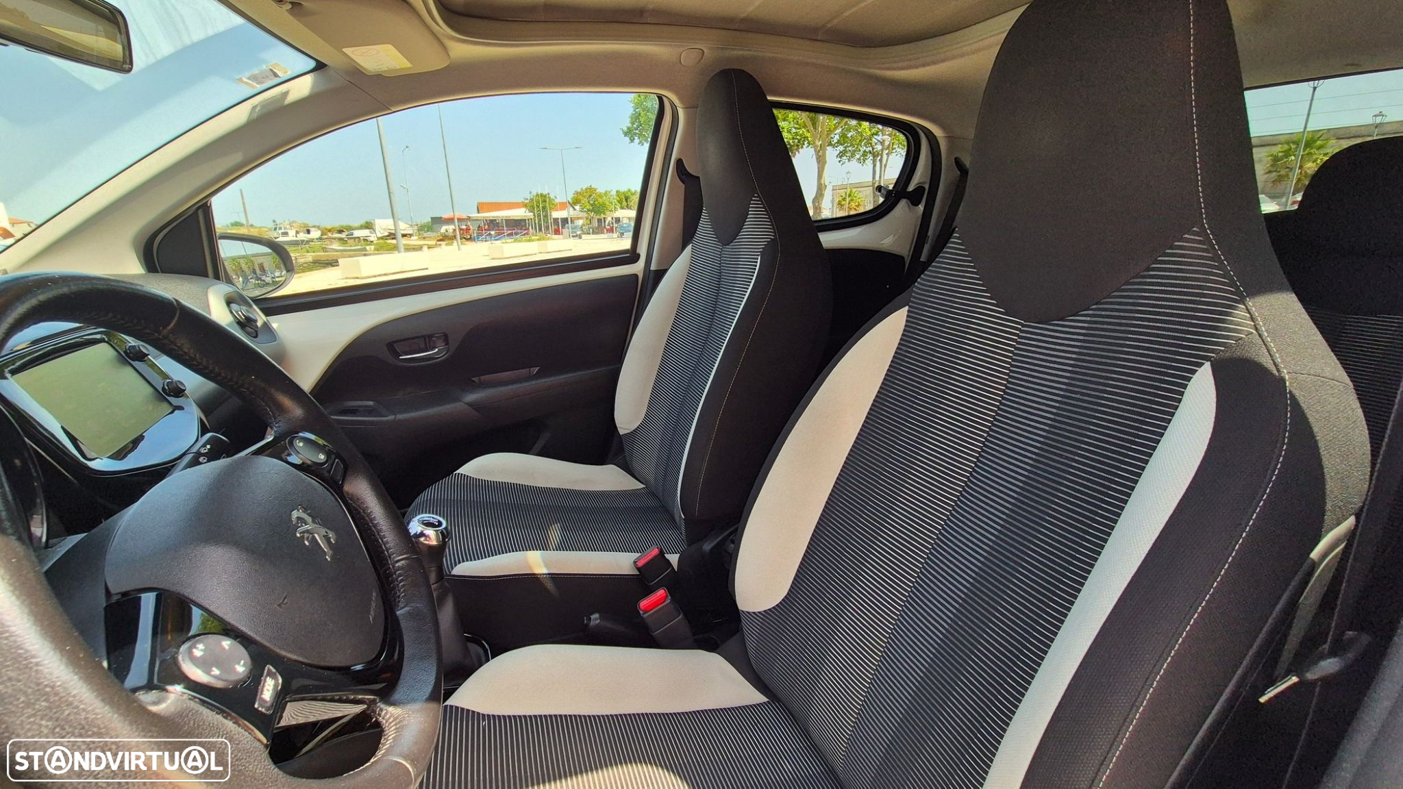 Peugeot 108 Top! 1.2 PureTech Allure - 17