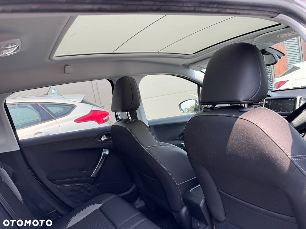 Peugeot 2008 1.2 Pure Tech Allure S&S - 13