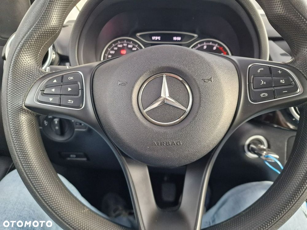 Mercedes-Benz Klasa B 180 Edition - 29