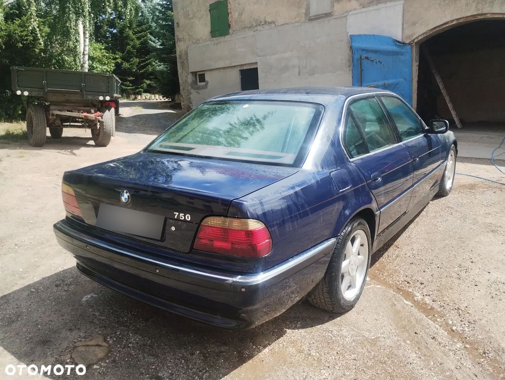 BMW Seria 7 750i - 7