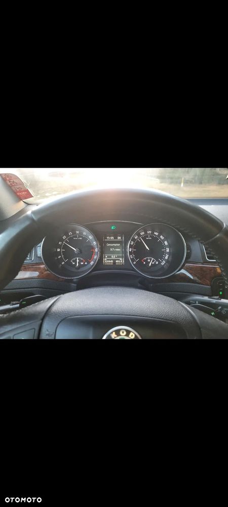 Skoda Superb 2.0 TDI Elegance DSG - 8