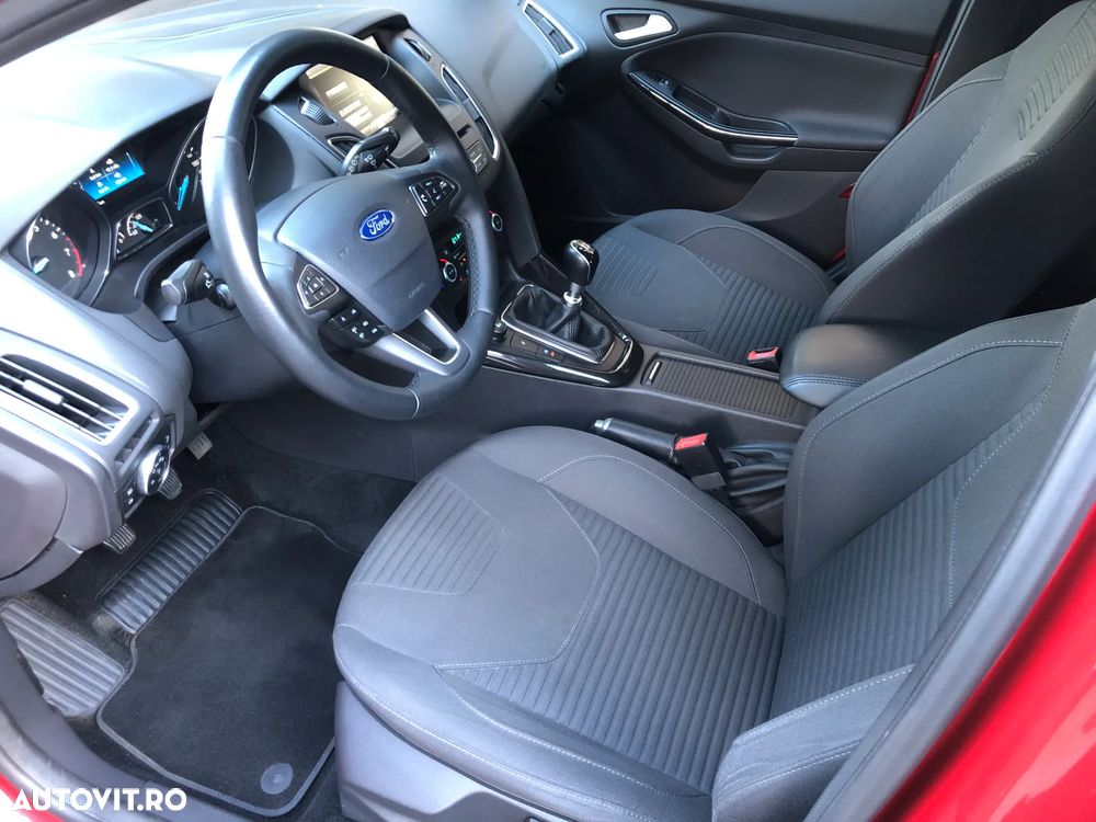 Ford Focus 1.0 EcoBoost Titanium - 29