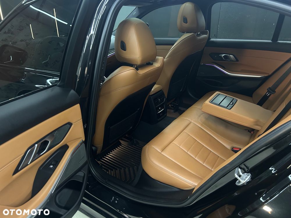 BMW Seria 3 330i M Sport - 22