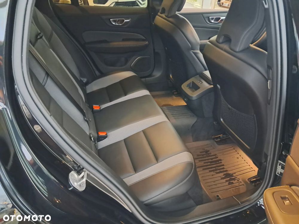 Volvo V60 B4 B Plus Dark - 18