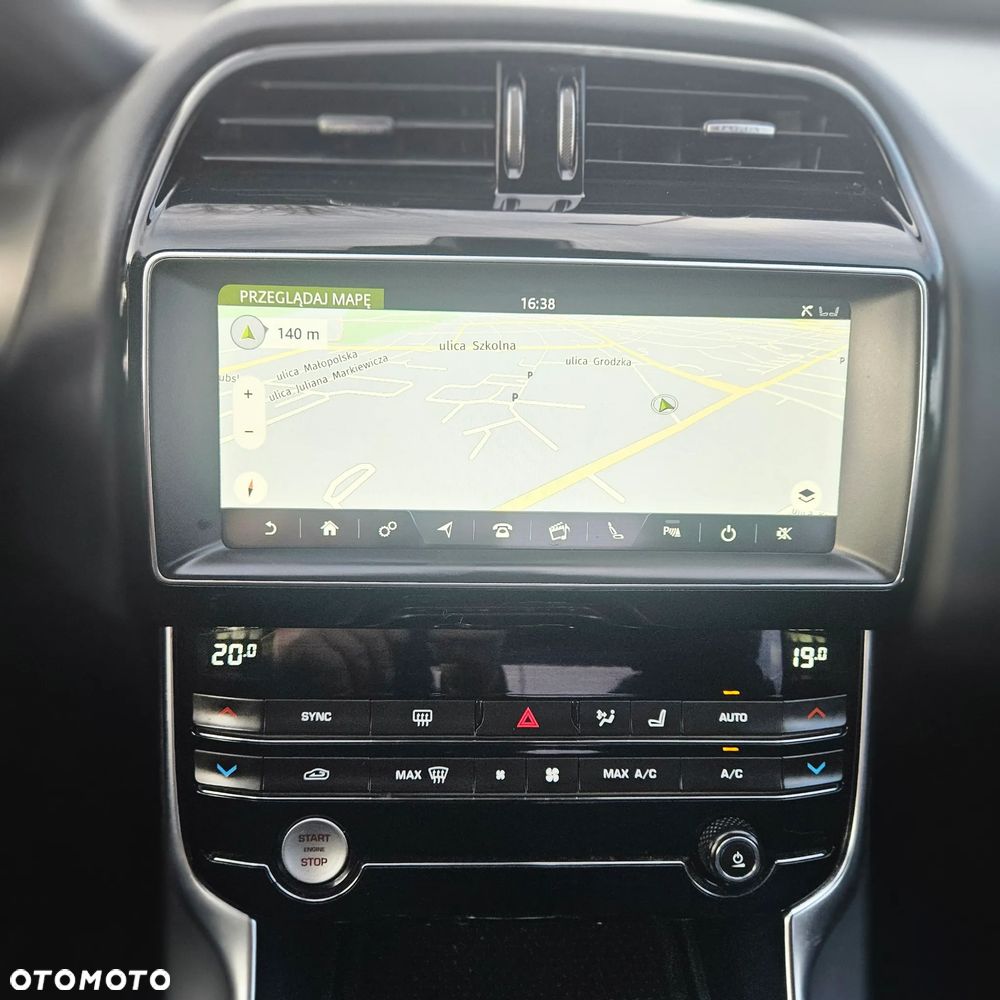 Jaguar XE - 30