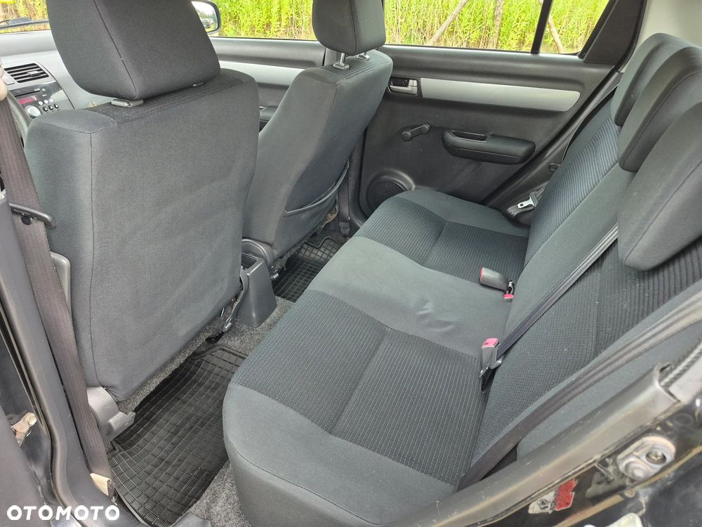 Suzuki Swift 1.3 Club - 25