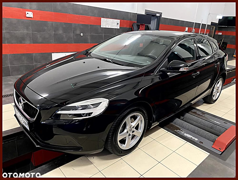 Volvo V40 D2 Drive-E R-Design Momentum - 1