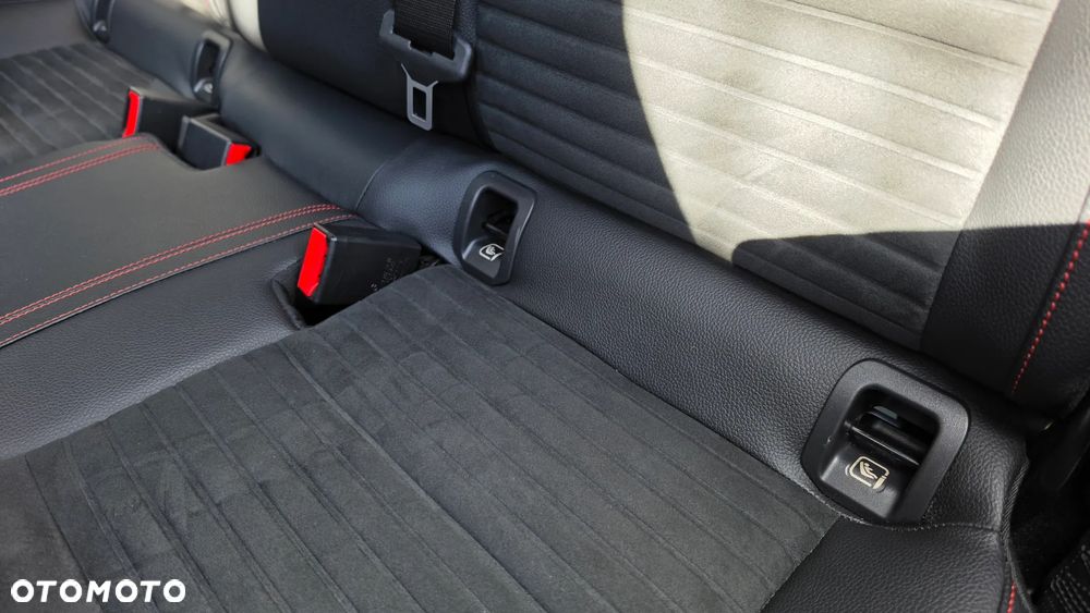 Mercedes-Benz CLA 200 7G-DCT AMG Line - 30