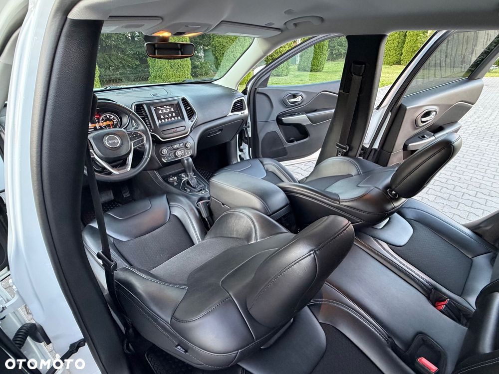 Jeep Cherokee - 19
