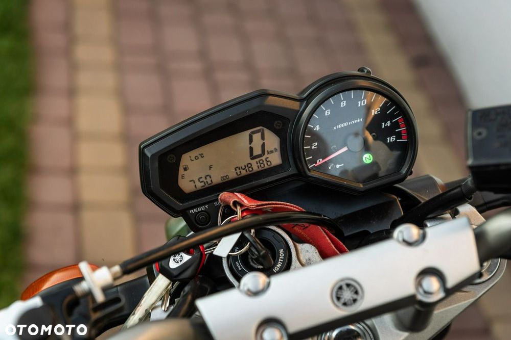 Yamaha FZ - 13