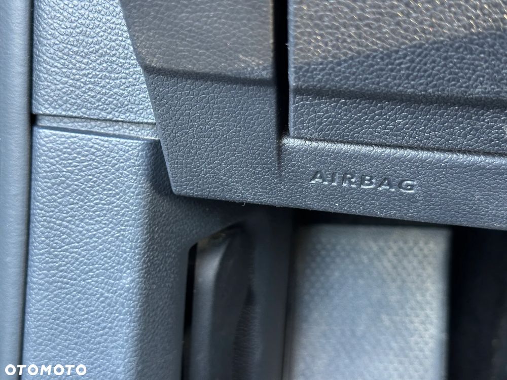 Volkswagen Golf 1.6 TDI DPF BlueMotion - 23