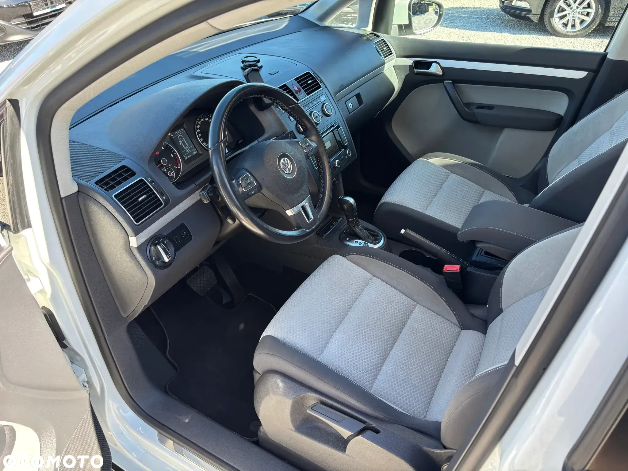 Volkswagen Touran 2.0 TDI DPF DSG Cross - 27