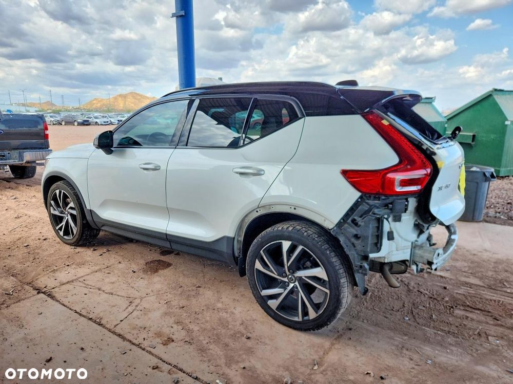 Volvo XC 40 T5 AWD R-Design - 4