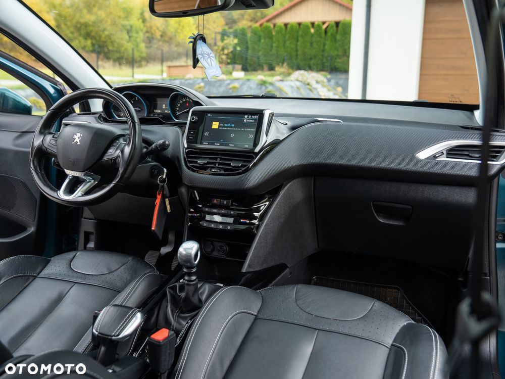 Peugeot 2008 1.2 Pure Tech Allure S&S - 25