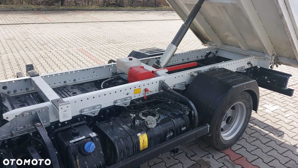Mitsubishi FUSO CANTER - 13