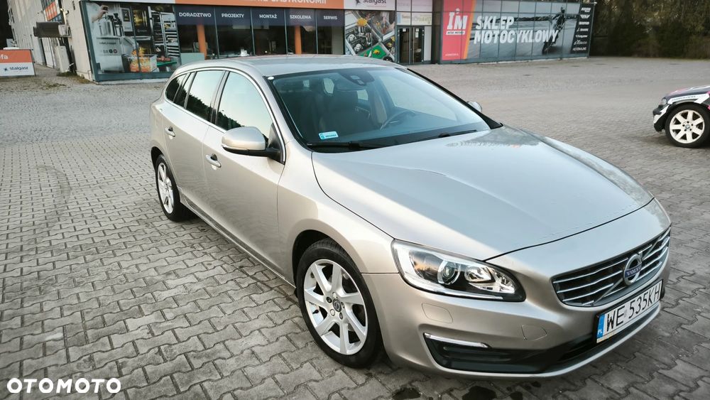 Volvo V60 D4 Drive-E Momentum - 1