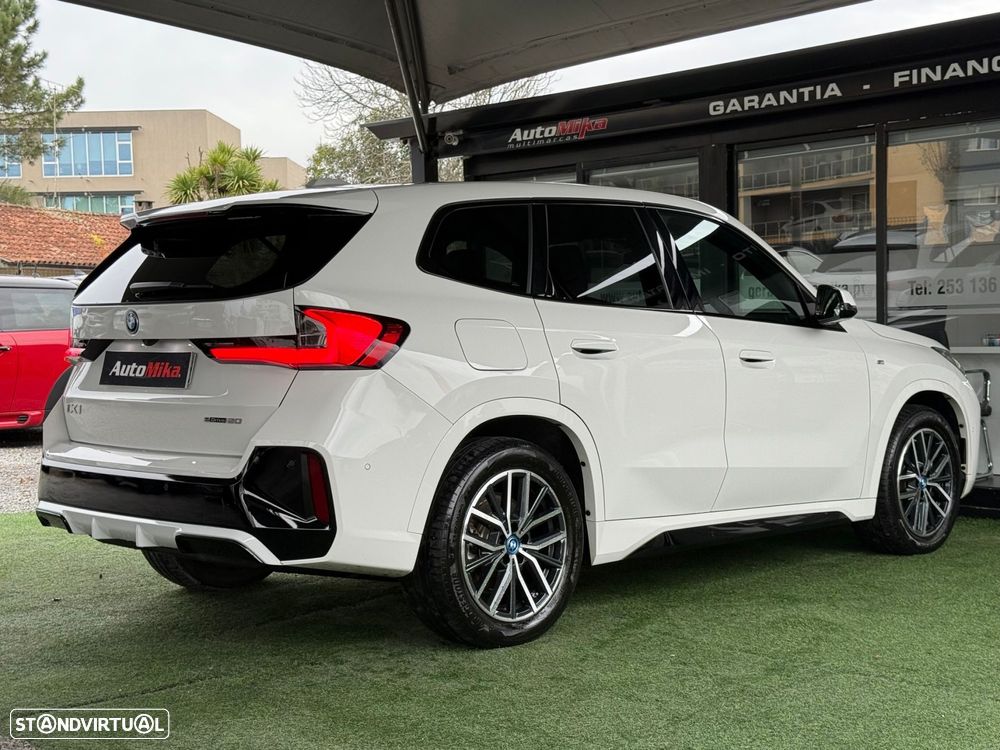 BMW iX1 eDrive20 Pack Desportivo M - 13