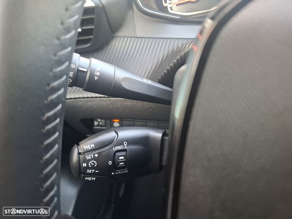 Peugeot 208 PureTech 100 Allure Pack - 25