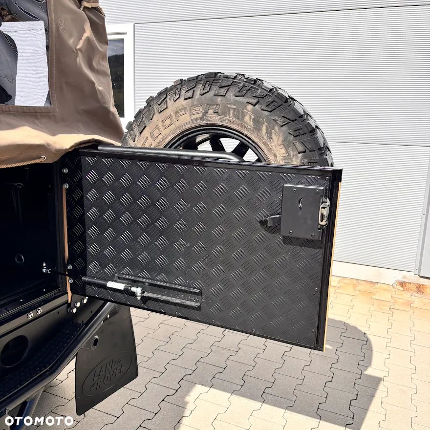 Land Rover Defender 2.4 TD4 SE - 23