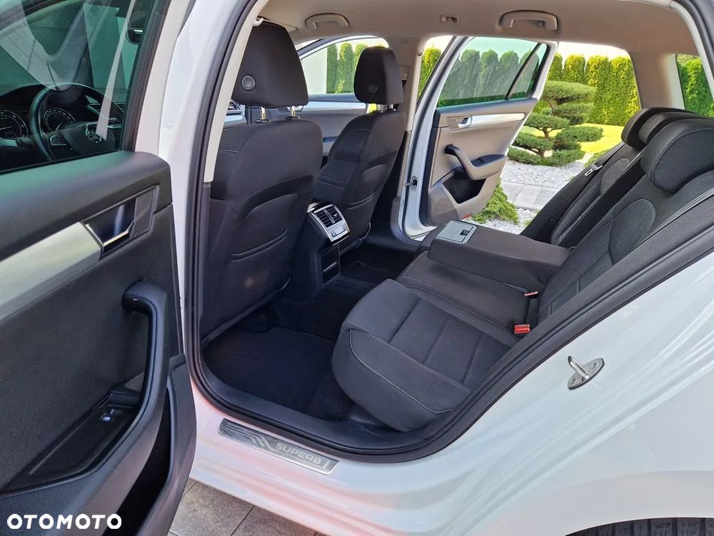 Skoda Superb Combi 2.0 TDI DSG SportLine - 23