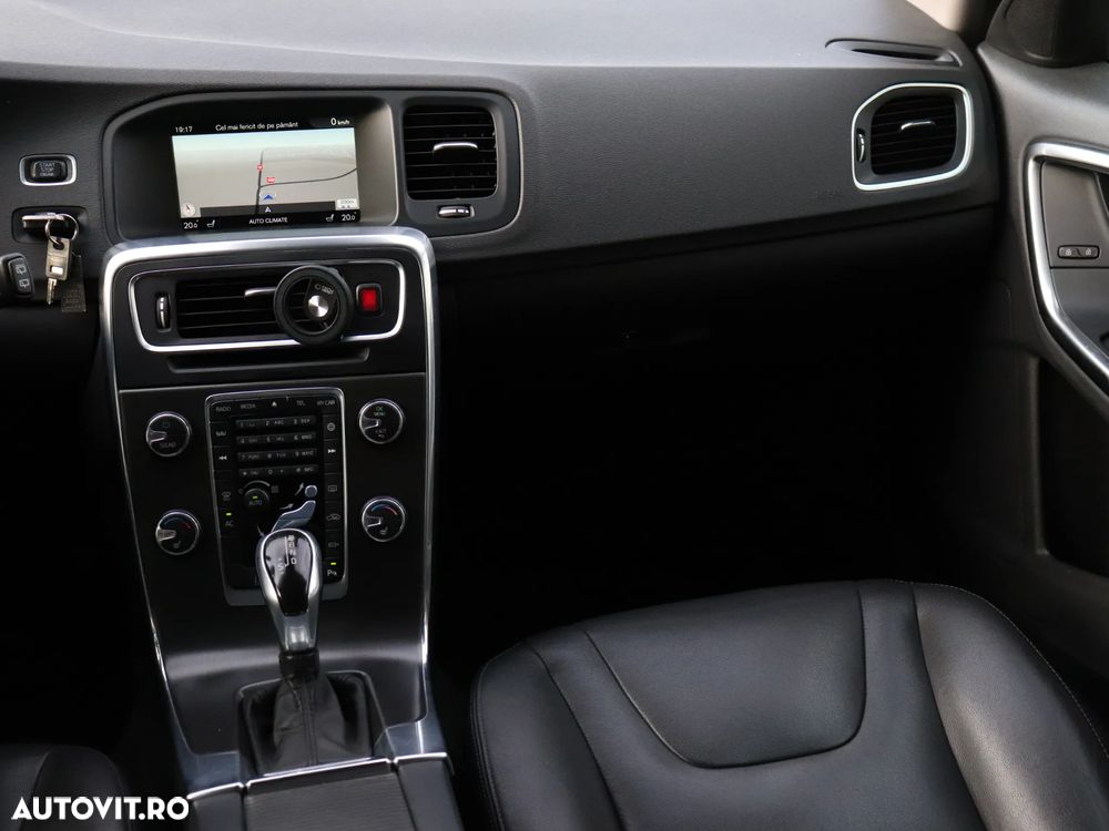 Volvo V60 D4 Geartronic Momentum - 25