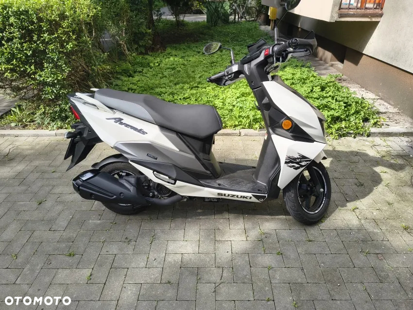 Suzuki Avenis - 2