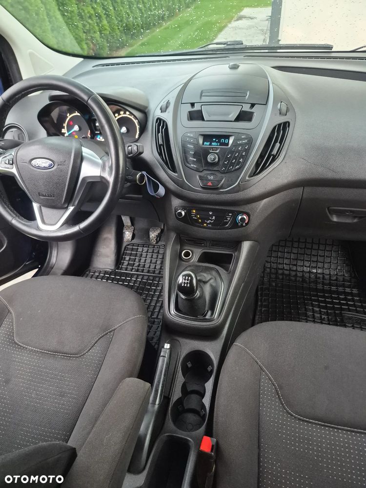 Ford Transit Courier - 10