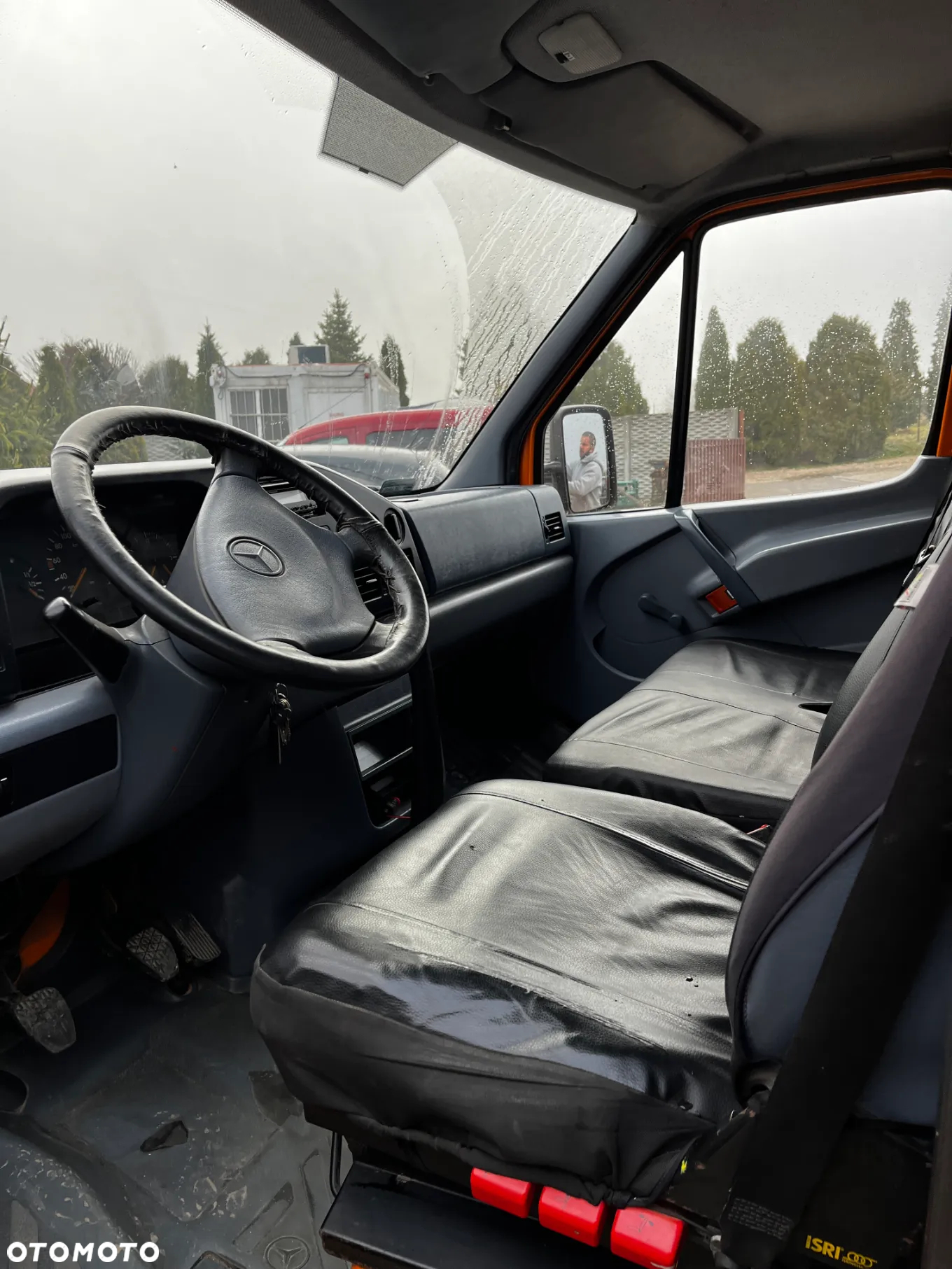 Mercedes-Benz 208 - 11