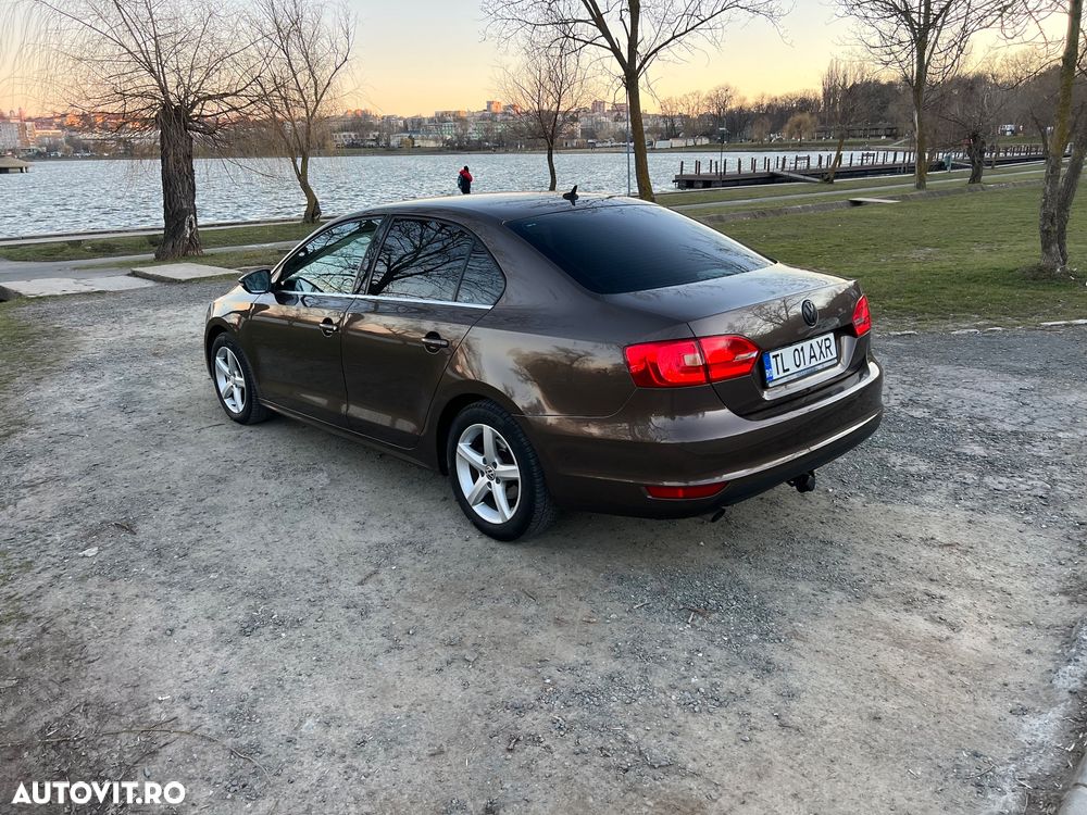 Volkswagen Jetta 1.6 TDI DPF Highline DSG - 4