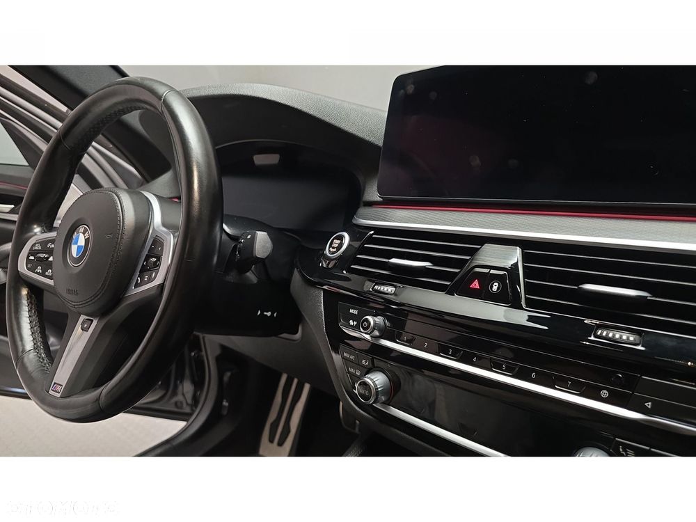 BMW Seria 5 530d xDrive mHEV M Sport sport - 31