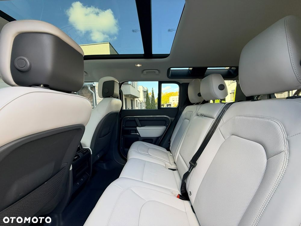 Land Rover Defender 3.0 D300 mHEV X-Dynamic HSE - 25
