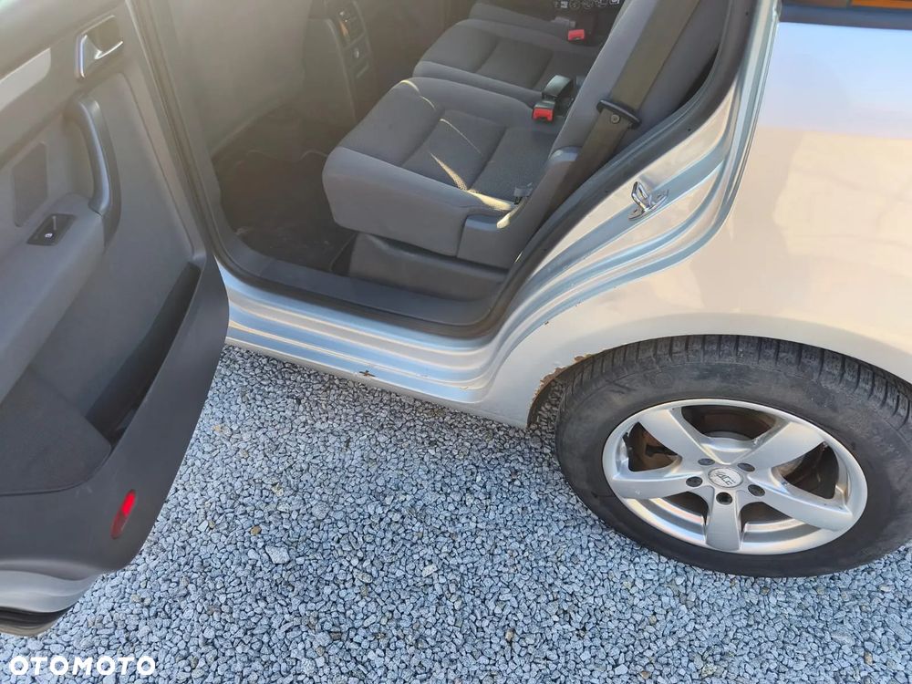 Volkswagen Touran - 11