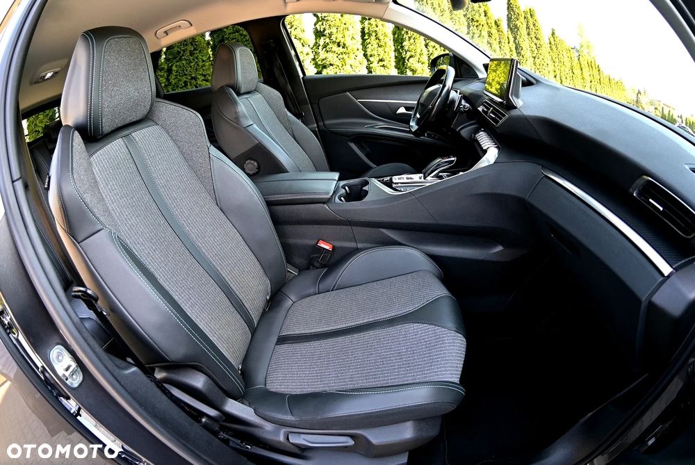 Peugeot 3008 1.2 PureTech Allure S&S EAT8 - 19
